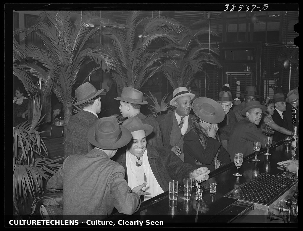 Saturday crowd at the Palm Tavern bar, 47th Street, Chicago, 1941 — CultureTechLens