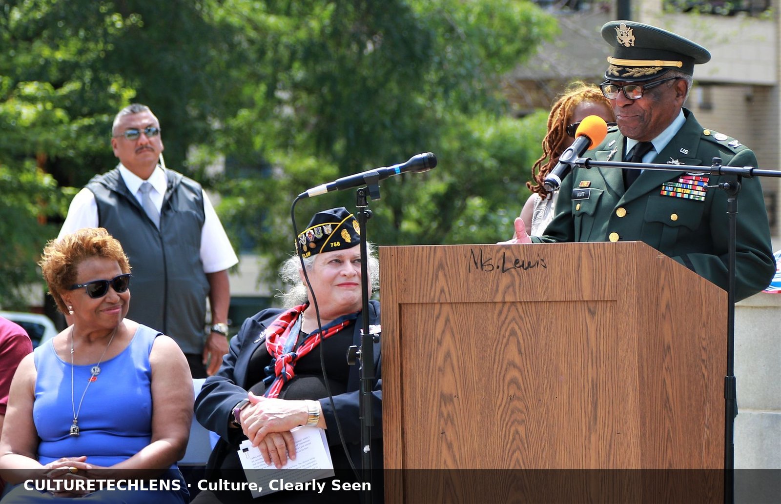 Re-dedication ceremony at the Victory Monument, 35th Street and King Drive, Chicago
