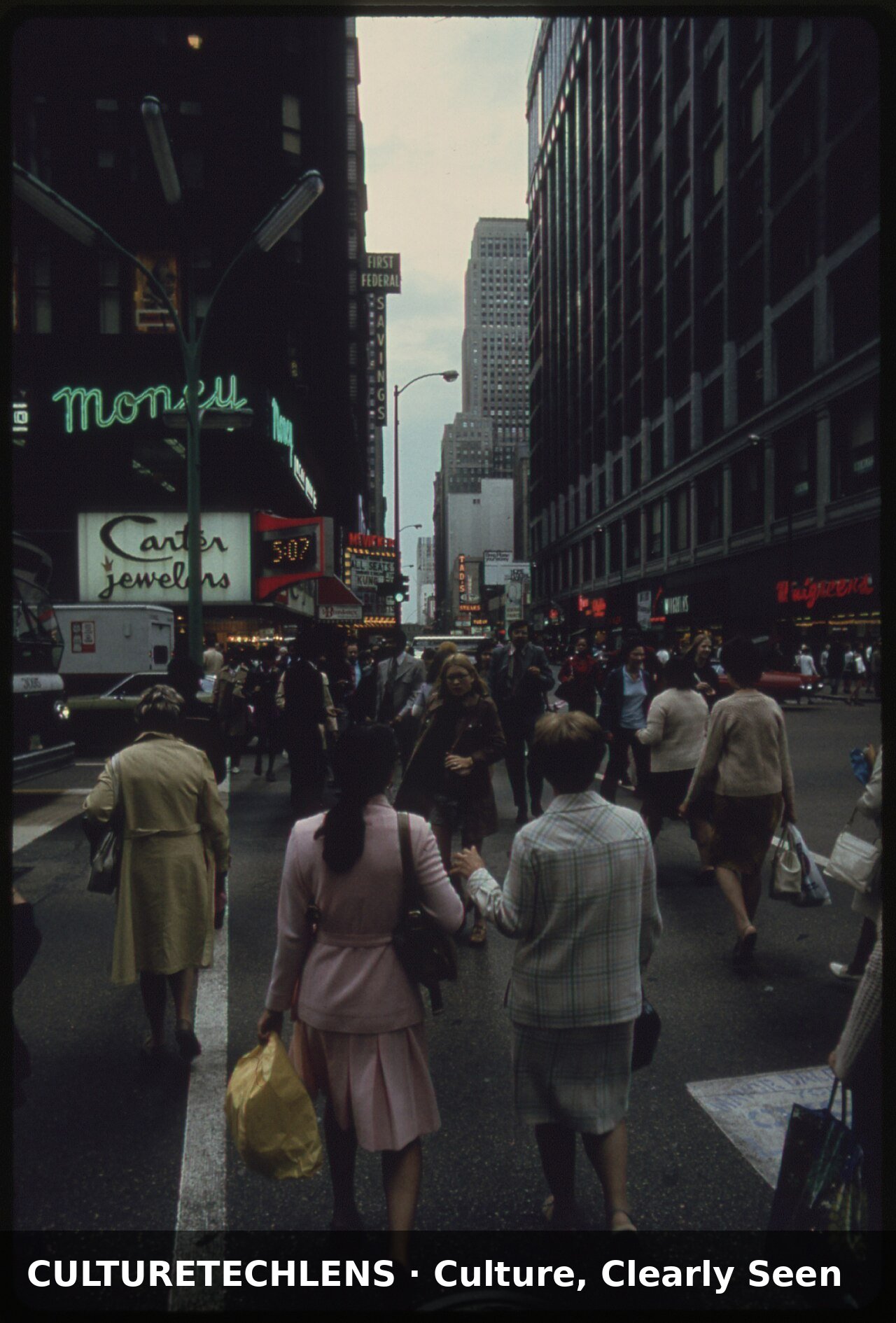 State street in downtown chicago illinois, 1973