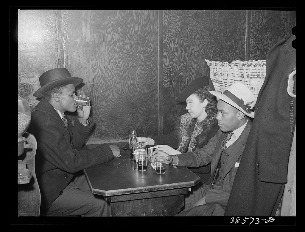 In a booth at a South Side tavern, Chicago, 1941