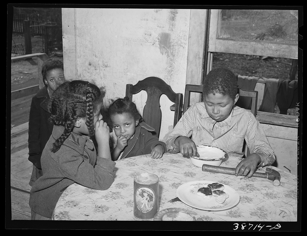 Children at a meal, Chicago, 1941