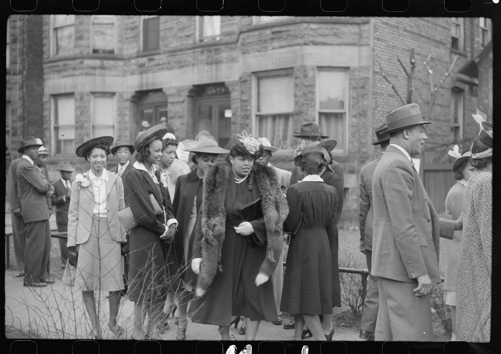 Crowd outside of fashionable Negro church after Easter Sunday service, Chicago, Illinois, Chicago, 1941