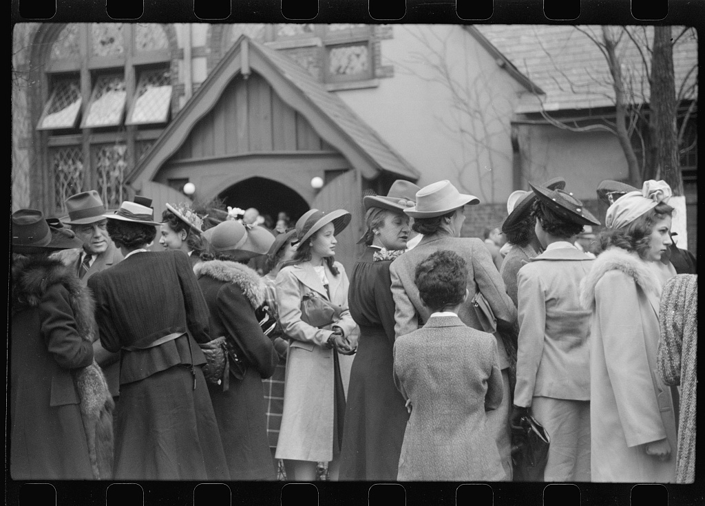 Crowd outside of fashionable Negro church after Easter Sunday service, Chicago, Illinois, Chicago, 1941