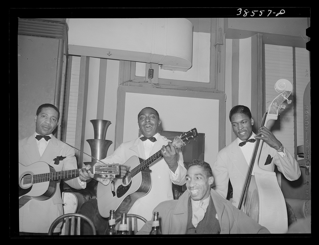 Musicians performing in a South Side tavern, Chicago, 1941