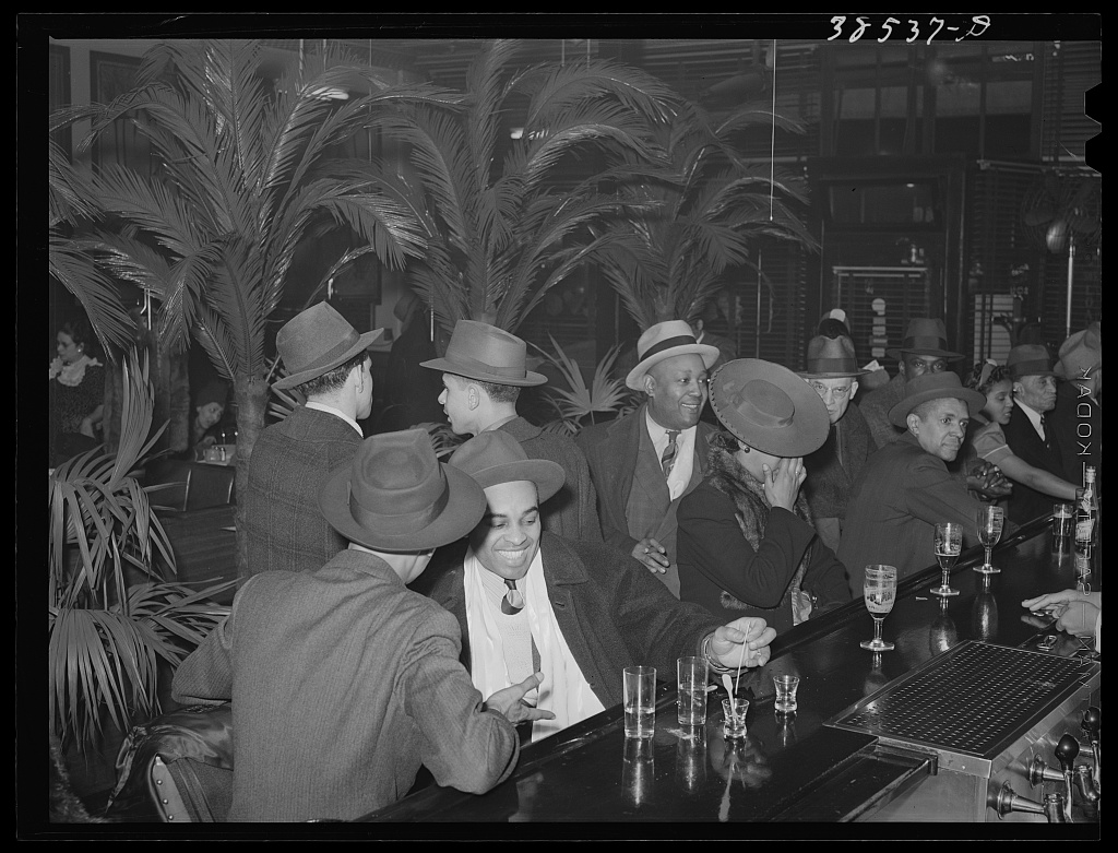 Saturday crowd at the Palm Tavern bar, 47th Street, Chicago, 1941