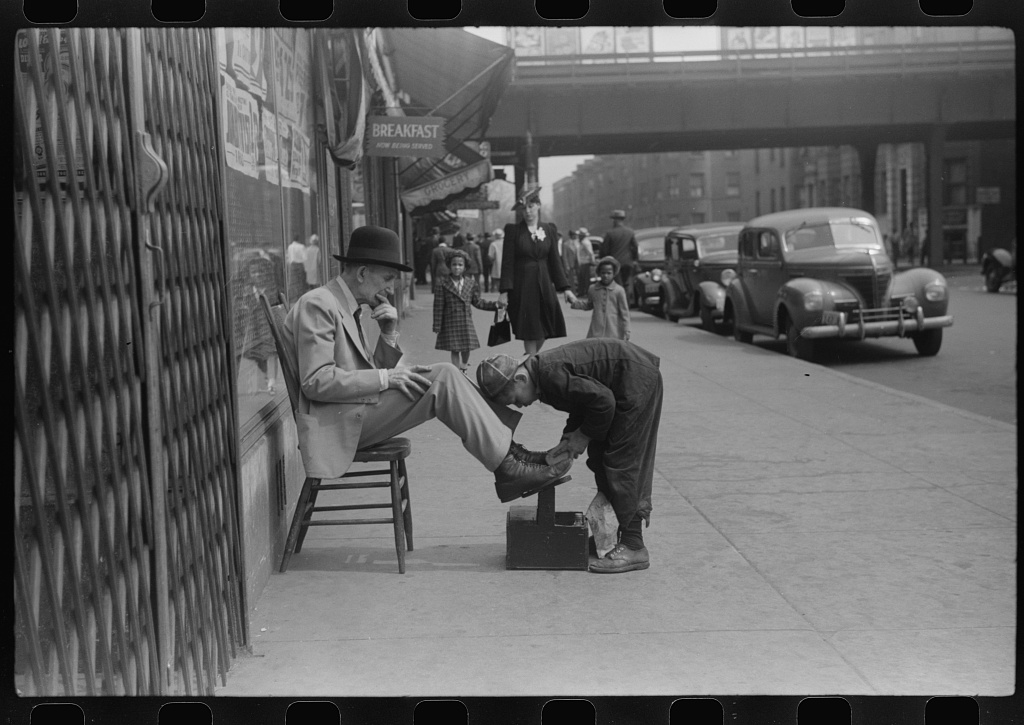 Shoeshine, 47th Street, Chicago's main Negro business street, Chicago, Illinois, Chicago, 1941