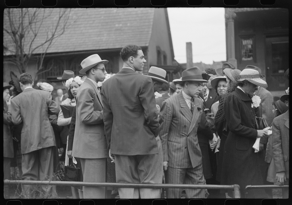Crowd outside of fashionable Negro church after Easter Sunday service, Black Belt, Chicago, Illinois, Chicago, 1941
