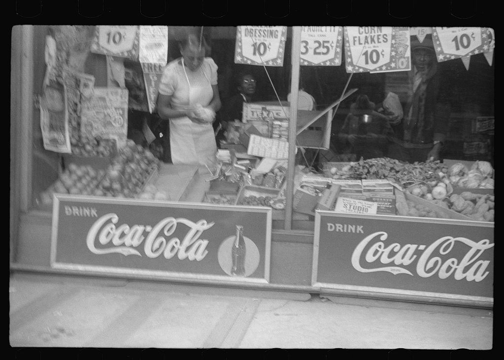 Negro grocery store, Black Belt, Chicago, Illinois, Chicago, 1941