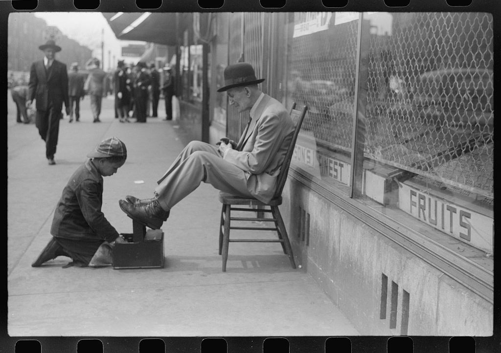 Shoeshine, 47th Street, Chicago's main Negro business street, Chicago, Illinois, Chicago, 1941